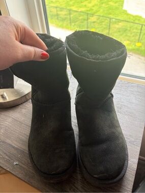 Very good condition UGG boots size 6 black
